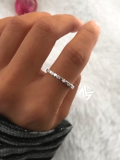 Anillo mini corazón y piedras en internet