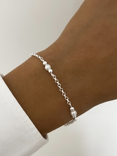 Pulsera bolitas y perlas