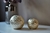 ESFERAS BRIGHT| Esferas de Ceramica con detalles en dorado y brillo 10 y 8 cm