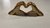 PREVENTA DECO HEART | Figura exclusiva , Manos formando corazón de resina 32x13x8 cm - DKOHome