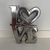 LETRERO LOVE 3 | letrero love de ceramica cromada en vertical con corazon