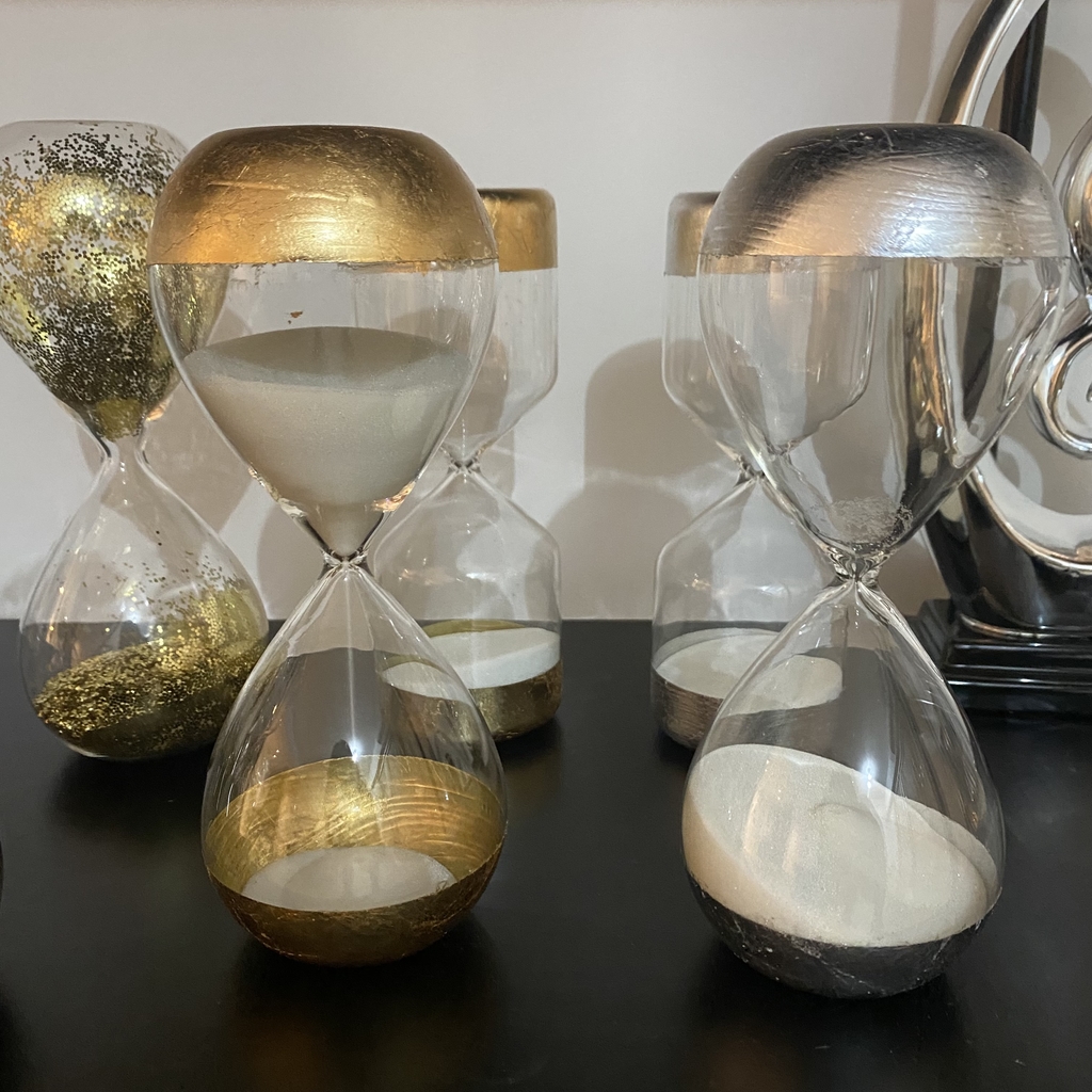 RELOJ DE ARENA HANNAH Reloj de arena blanca y bordes de foil
