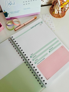 Caderno verde florzinha - Three Colors