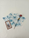 Blusa branca azul floral de botões - GG