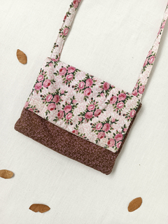 Bolsa floral rosa de tecido transpassada - comprar online