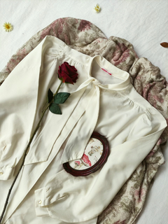 Camisa off white branca gola laço vintage - G - loja online