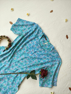 Blusa azul floral verdinha levinha - GG - comprar online