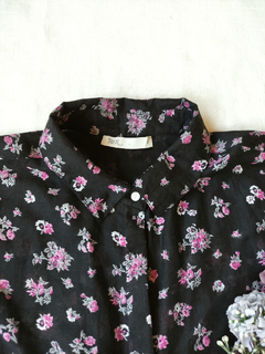 Camisa preta e floral de voil - M/G - comprar online