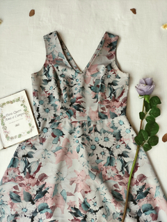 Vestido midi floral evasê acinzentado - M/G - comprar online