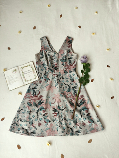 Vestido midi floral evasê acinzentado - M/G