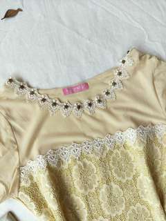 Blusa bege/amarelinha de renda e tule - P - comprar online