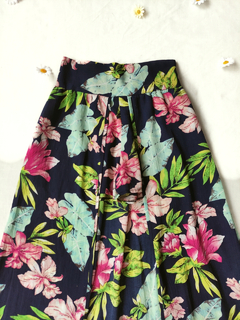 Imagem do Saia shorts longa mullet marinho floral -M