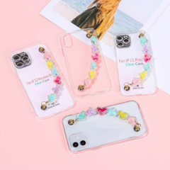 FUNDA IPHONE 12 PRO TRANSPARENTE MUÑEQUERA CORAZONES - comprar online