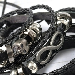 Kit com 5 pulseiras de couro e liga de metal com caveiras