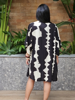 kimono de viscose Estampado Comprido 21091 Tamanho Único -fundo preto e off White na internet