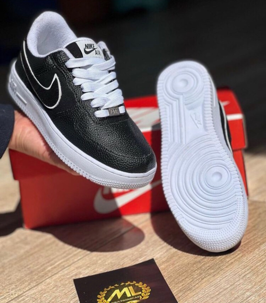 Tênis Nike Air Force 1 PRETO E BRANCO - mlmultimarcas