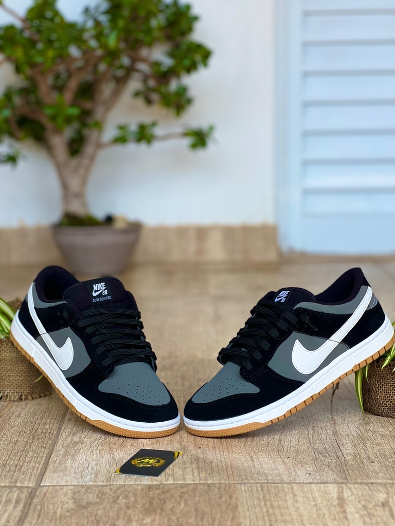 Nike SB Dunk Low Pro 'Black/White/Gum