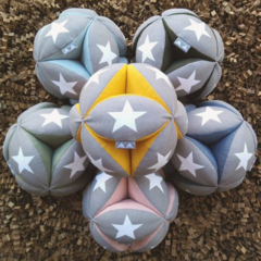 Pelota Montessori + Cubo Sensorial Bebes - Accesibble