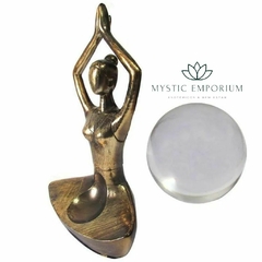 Estátua Yoga Luxo com Esfera com Cristal (30cm) na internet