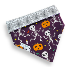 Bandana Halloween caveirinhas dançantes dupla face teia branca para pet