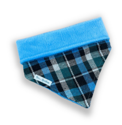 Bandana inverno xadrez azul e preto dupla face pelúcia azul para pet