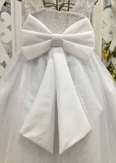 VESTIDO DE FESTA BRANCO COM APLIQUES DE FLORES 3D E BUSTO COM RENDA IMPORTADA - loja online