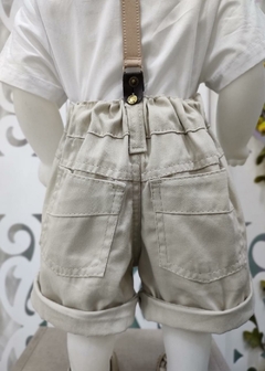 CONJUNTO CAMISA MANGA CURTA COM SHORT BEGE DE SARJA E SUSPENSÓRIO - Filhas do Rei Distribuidora Roupa Infantil e Juvenil