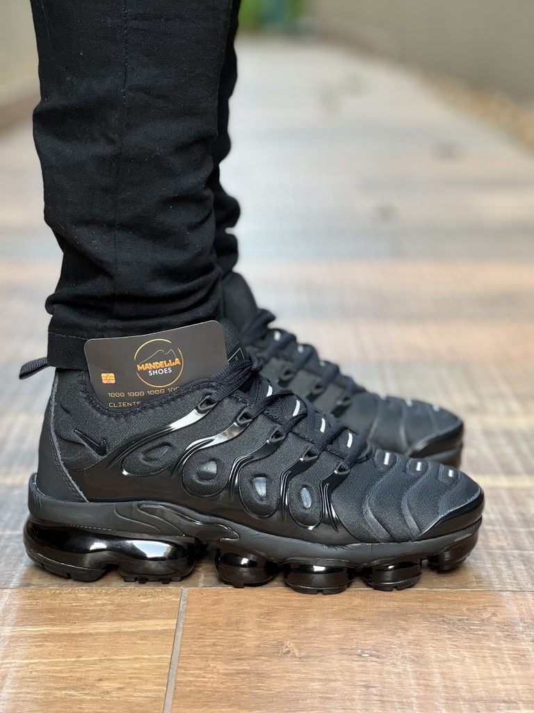 All black vapormax plus grade school best sale