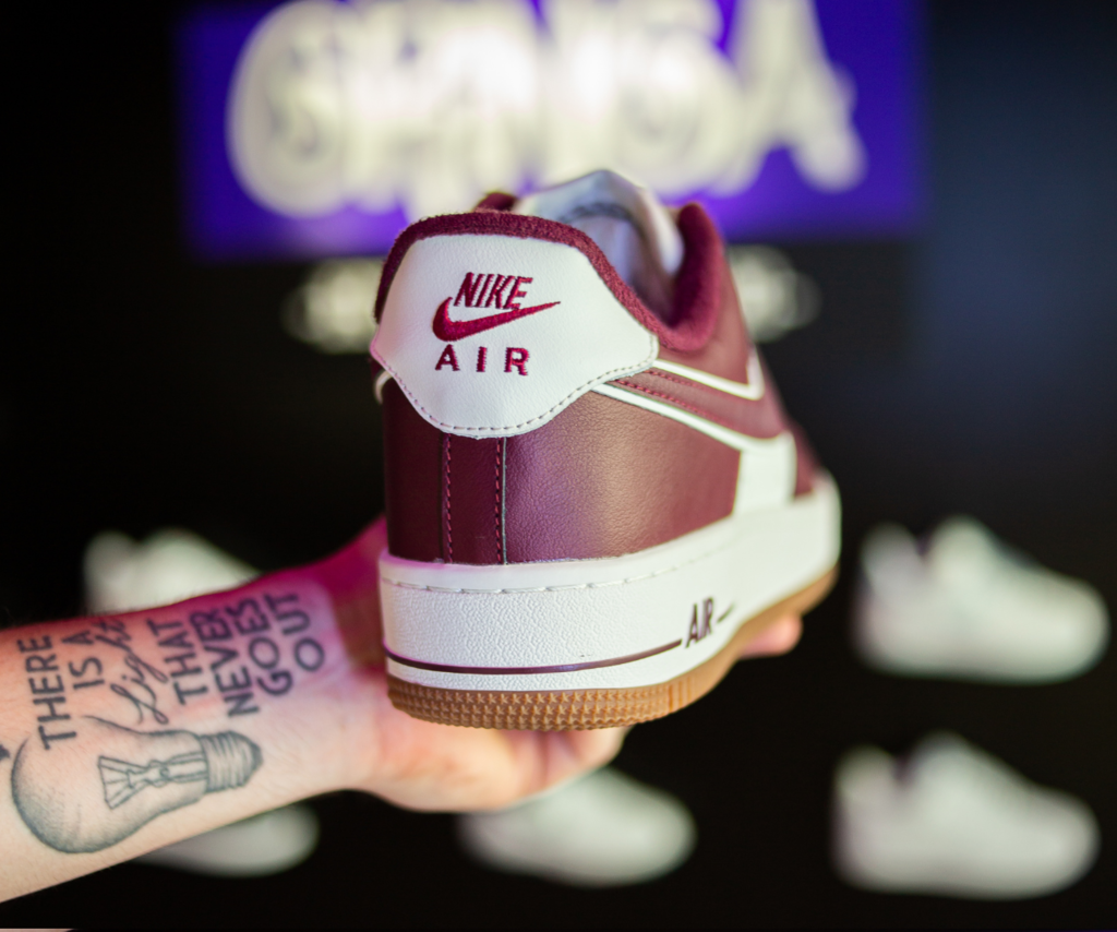 AIR FORCE 1 07 LV8 COLLEGE PACK NIGHT MAROON