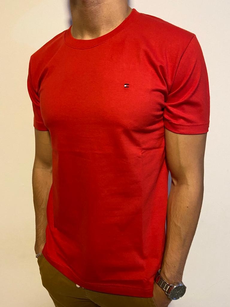 Remera roja hombre sale