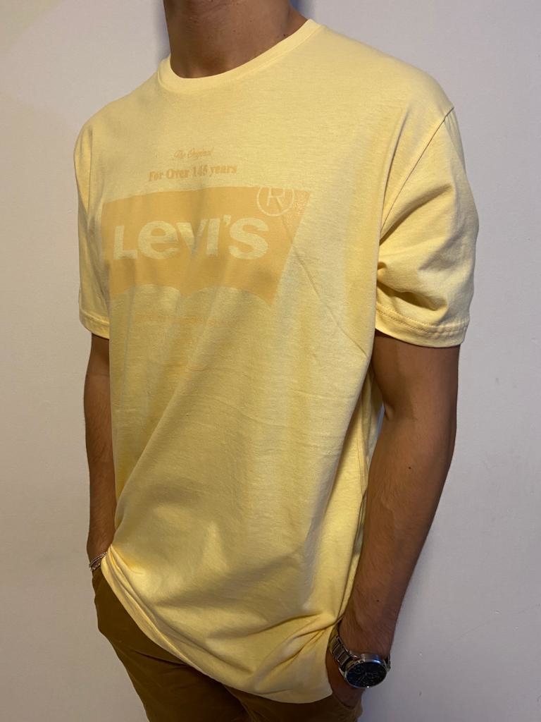 Remera estampada LEVIS amarillo Comprar en Outfit Cba