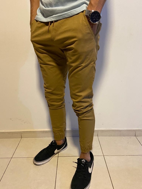 Jogger gabardina TOMMY HILFIGER marron Outfit Cba