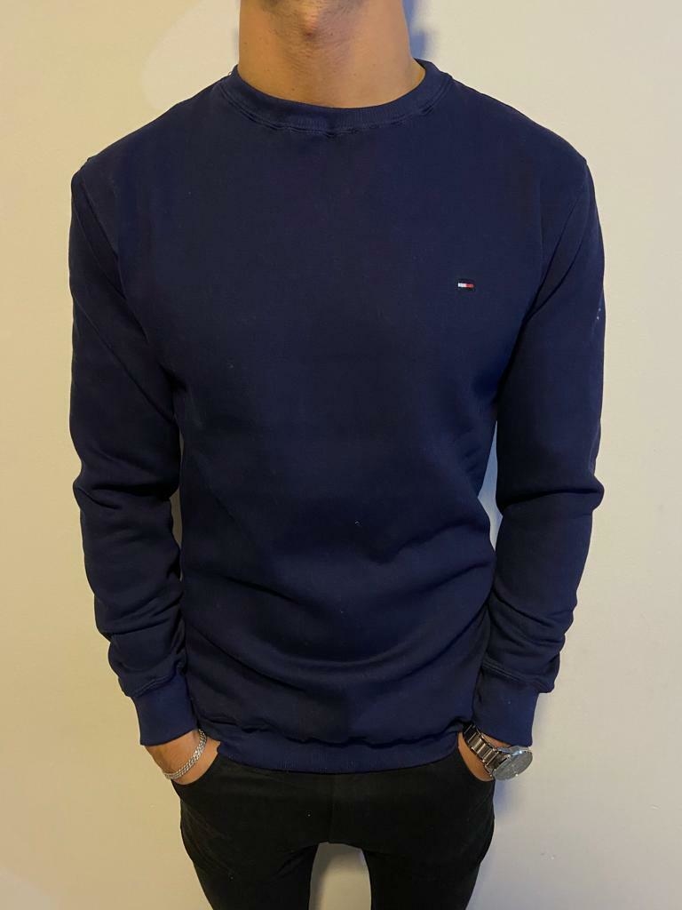 Buzo basico TOMMY HILFIGER azul marino Outfit Cba