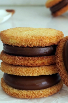 alfajor de coco y dulce de leche