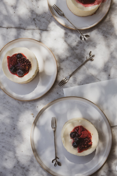 mini torta limon con frutos rojos