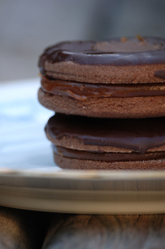 ALFAJOR DE CHOCOLATE Y DULCE DE LECHE