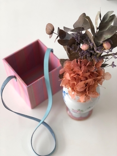 Cesta + vaso + flores - Personalizado