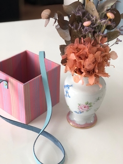 Cesta + vaso + flores - Personalizado na internet