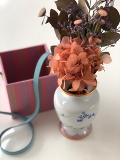Imagem do Cesta + vaso + flores - Personalizado