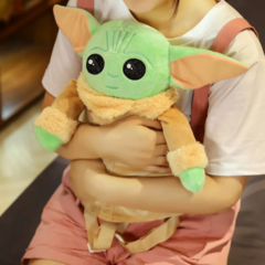 Mochila de pelúcia Baby Yoda Grogu na internet