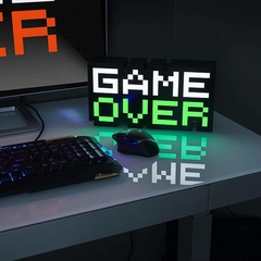 Luminária de Mesa Game Over 8-bits c/ LED Reage aos Sons