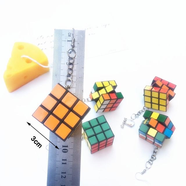 Brinco cubo mágico funcional 3x3cm