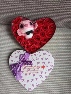 Caixa Coração Flores Stitch Casal Gravatinha - loja online