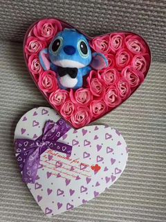 Caixa Coração Flores Stitch Casal Gravatinha - Quarto Geek Store - Loja de Presentes Criativos, Nerd, Geek e Cultura Pop