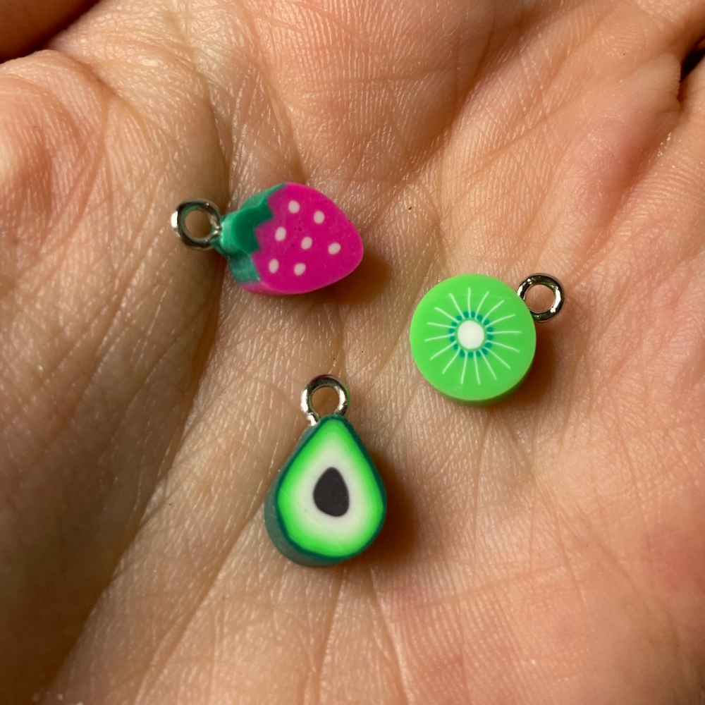 Pingentes Frutinhas miniaturas para bijuterias e customizações - 10
