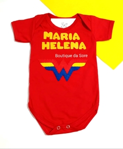 body-de-bebe-vermelho-personalizado-mesversario-mulher-maravilha