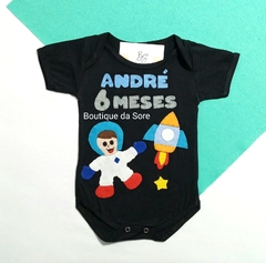 body-de-bebe-preto-personalizado-mesversario-astronauta-foguete-nasa