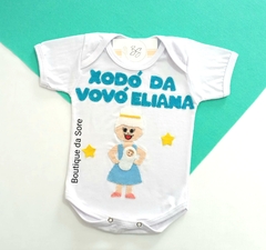 body de bebe branco personalizado vovo segurando bebe no colo escrito xodo da vovo