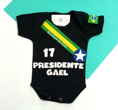 body de bebe preto personalizado para festa mesversario eleicao presidente prefeito com nome faixa e bandeira do brasil