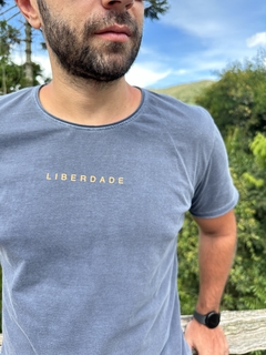 Camiseta liberdade marinho na internet